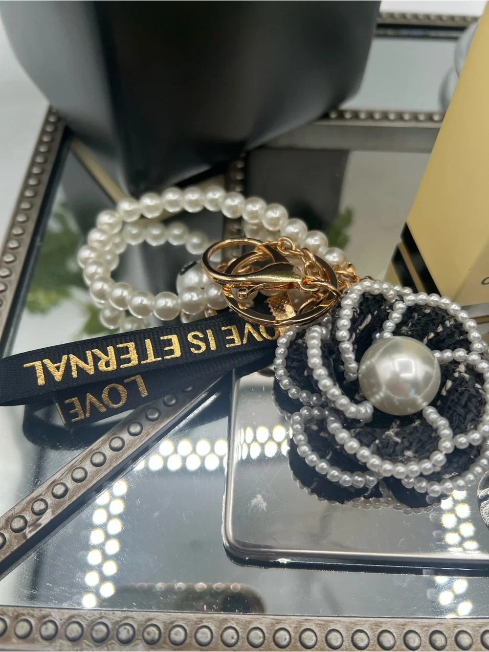 CHANEL Les Beiges Retractable Kabuki Brush with Flower Charm